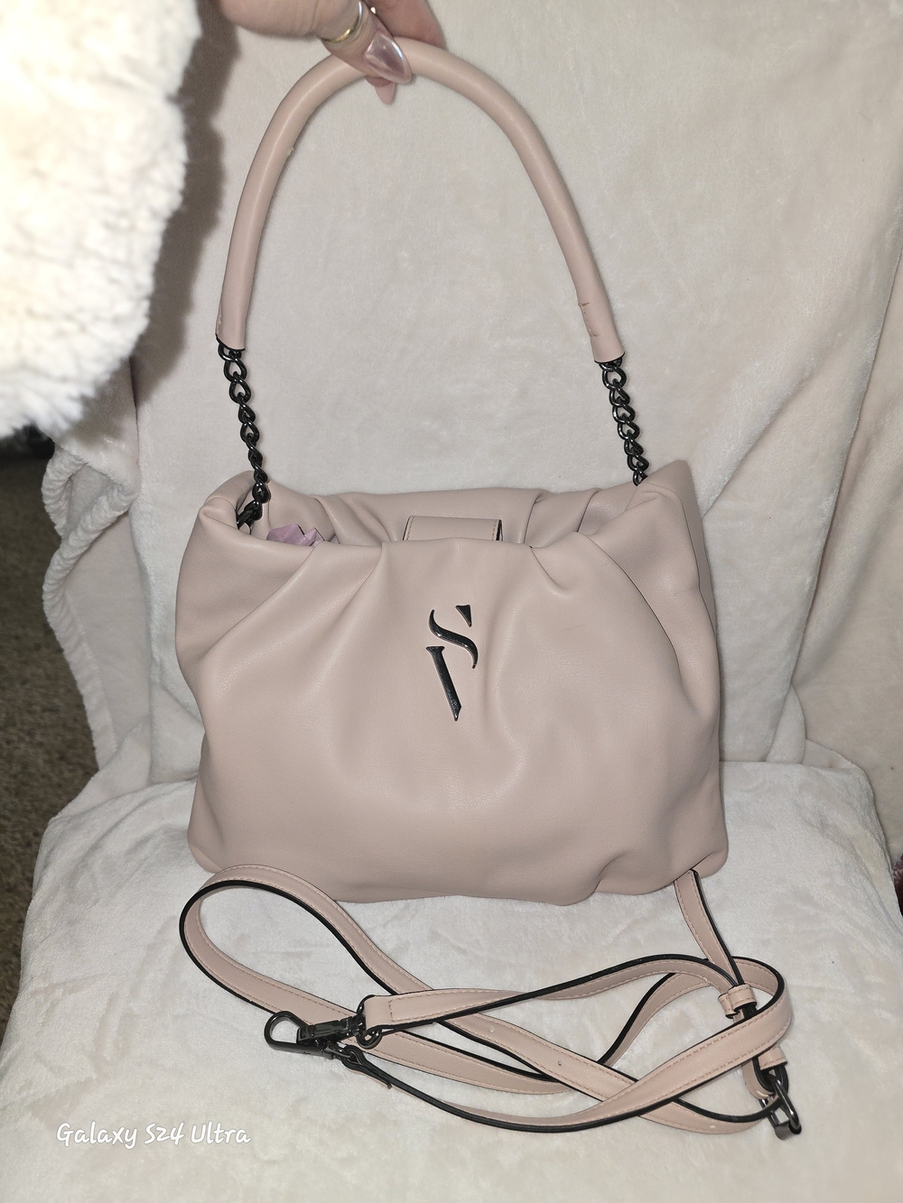 Vera Wang Soft Blush Pink Shoulder Bag with Chain Accent